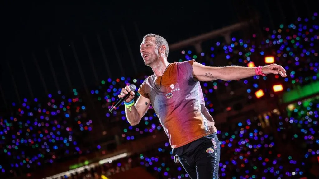 EL EXTRAÑO RITUAL DE CHRIS MARTIN (COLDPLAY) CADA VEZ QUE SE SUBE A UN AVIÓN: NADIE SABE POR QUÉ LO HACE EL EXTRAÑO RITUAL DE CHRIS MARTIN (COLDPLAY) CADA VEZ QUE SE SUBE A UN AVIÓN: NADIE SABE POR QUÉ LO HACE