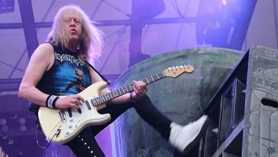 JANICK GERS (IRON MAIDEN) SUFRE UNA APARATOSA CAÍDA SOBRE EL ESCENARIO: ESTE ES EL VÍDEO DEL MOMENTO JANICK GERS (IRON MAIDEN) SUFRE UNA APARATOSA CAÍDA SOBRE EL ESCENARIO: ESTE ES EL VÍDEO DEL MOMENTO